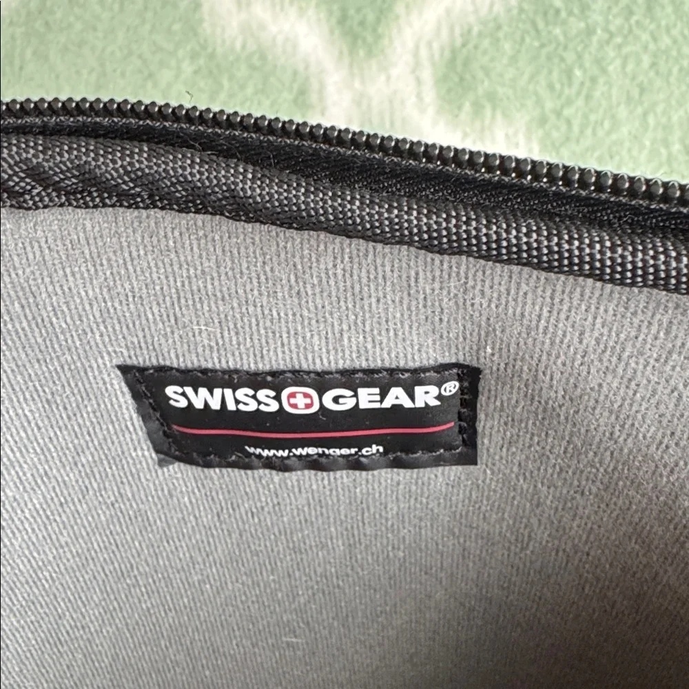 SwissGear Lunar Black and Gray tablet Sleeve case with zipper
